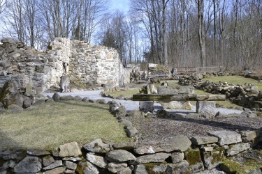 Pozůstatky kostela sv. Jiří v Lučině (býv. Grafenried)