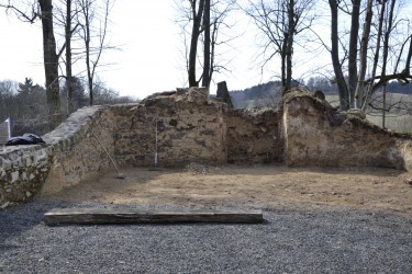 Pozůstatky kostela sv. Jiří v Lučině (býv. Grafenried)