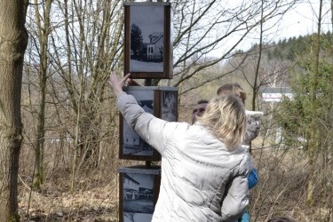 zastavení na naučné stezce kolem zaniklé obce Lískové (pův. Haselbach)