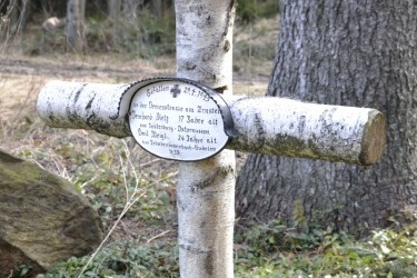 komentovaná procházka po křížcích a kamenech v okolí zaniklé obce Lísková (býv. Haselbach)
