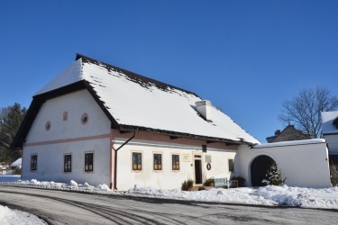 Das Geburtshaus von Adalbert Stifter in Oberplan. (Zdroj/Quelle: Památník-rodný dům A. Stiftera, pobočka Regionálního muzea v Českém Krumlově)